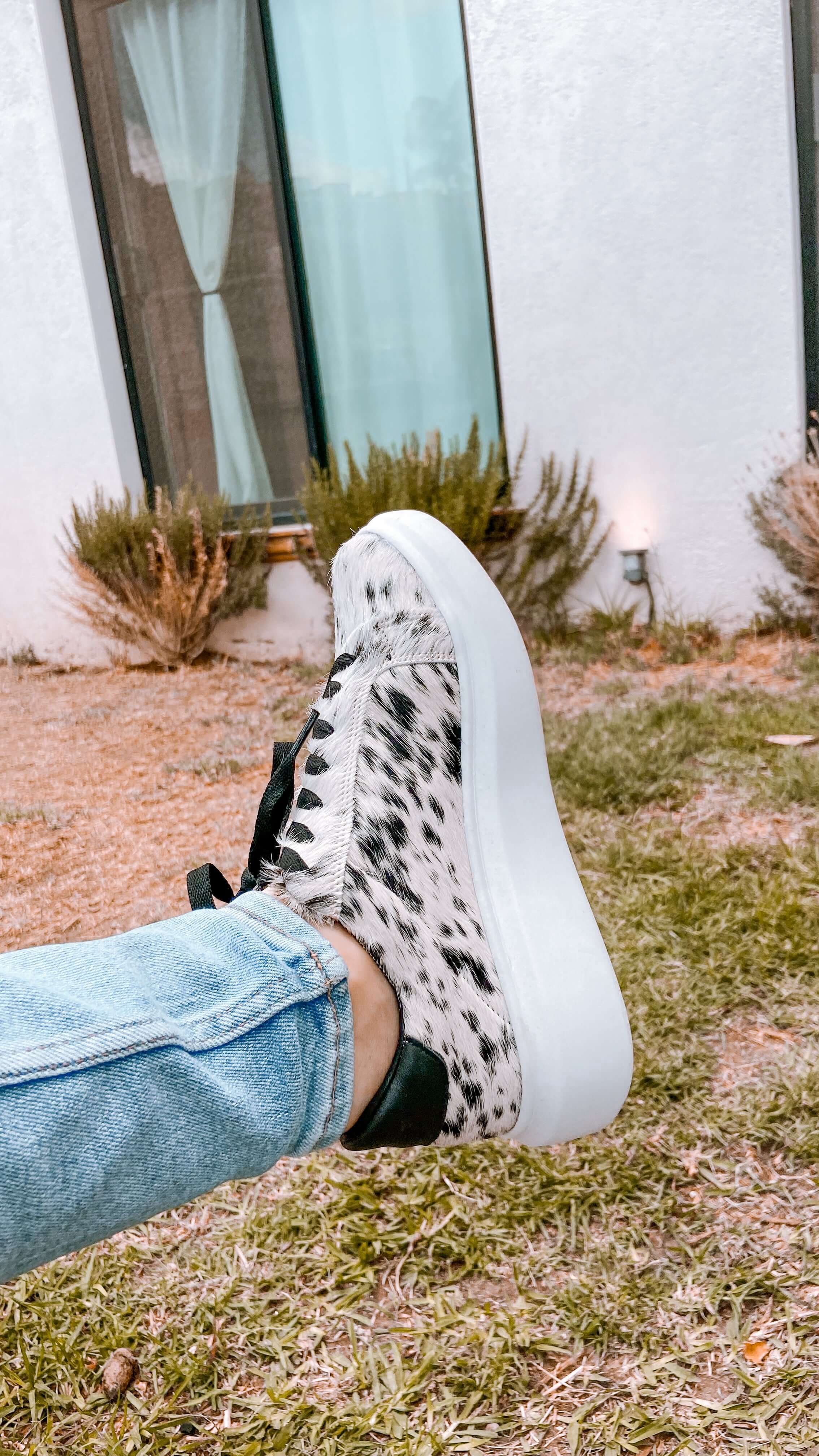 julia cowhide leather sneakers black and white